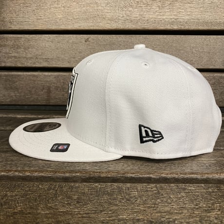 海外限定 NEWERA ニューエラ 9Fifty NFL ラスベガス レイダース LV Raiders 白 BOW キャップ (950-252)