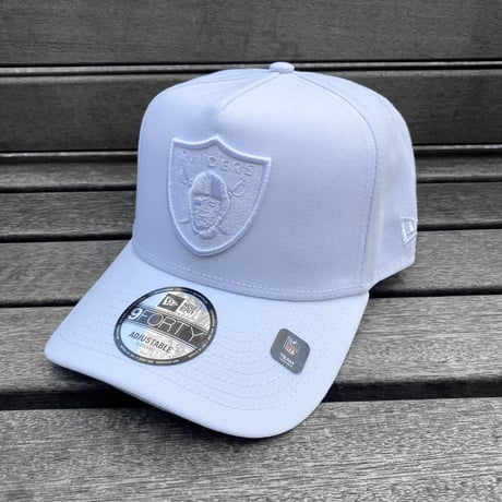 USA仕様 Newera ニューエラ NFL 9Forty Aフレーム LV Raiders レイダース キャップ トリプルホワイト (940-138)