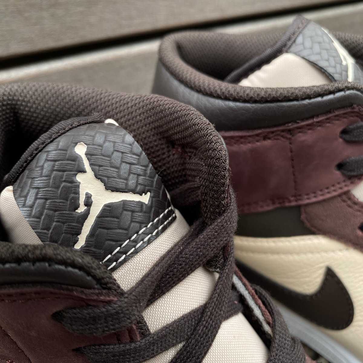 エアジョーダン1 ミッド オマージュ 8月4日発売【Air Jordan 1 Low/Mid “Homage”】大胆なスプリット