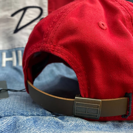 トミーヒルフィガー TOMMY HILFIGER レザーストラップバック キャップ 赤 クラシックロゴ