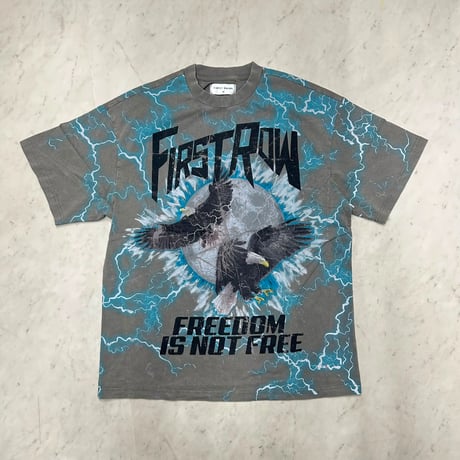 LA発祥 FIRST ROW ファーストロー Freedom Is Not Free Tee 総柄 グラフィックTシャツ (CropT54)