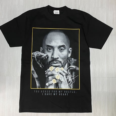 LA発 コービー Kobe アンダーグラウンド グラフィック ヘビーウェイト Tシャツ 黒 ブラックマンバ (GTS95)