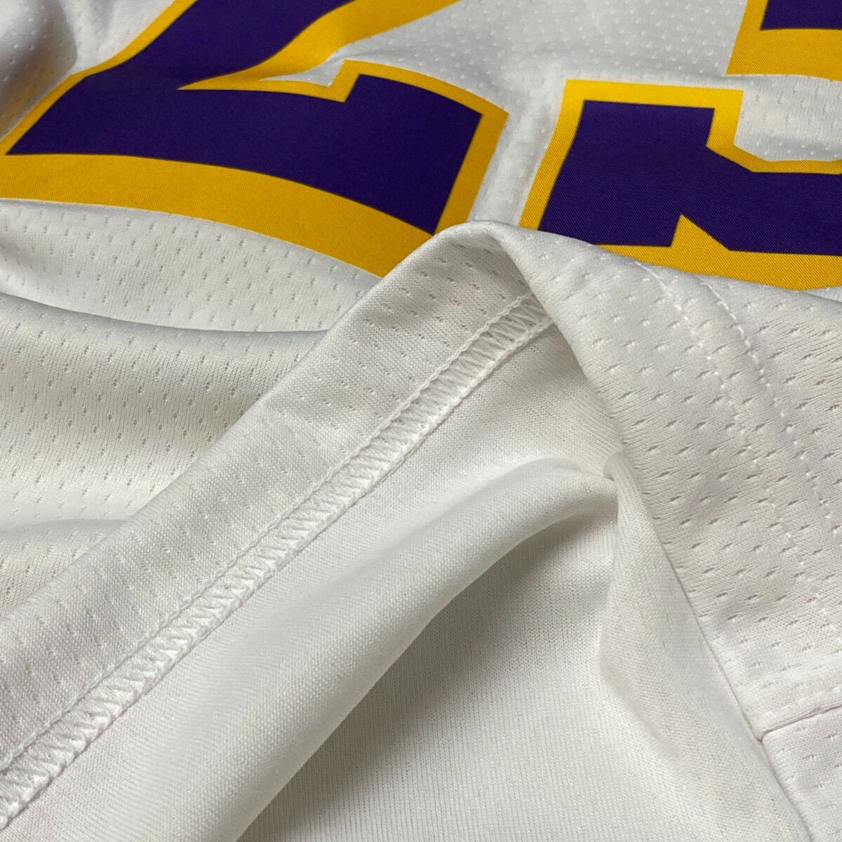 【新品タグ付き】　ナイキ　レブロン　レイカーズ　オーセンティック　ジャージー 新品タグ付き】 ナイキ レブロン レイカーズ オーセンティック