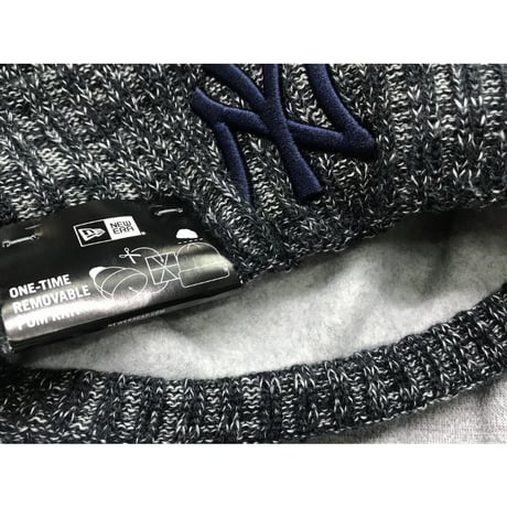 NEWERA ニューエラ NY ニューヨーク Yankees ヤンキース ニット帽 ニットキャップ 黒 ポンポン付