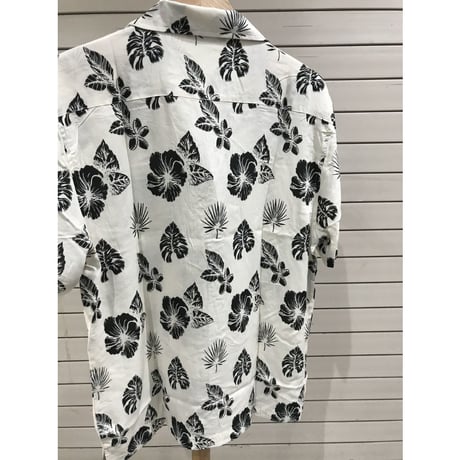 【特別SALE価格】アロハシャツ ALOHA 半袖 オープンカラー 開襟 レーヨン100% 白 黒 単色 フラワープリント ハワイアンシャツ R2