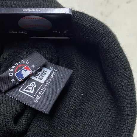 NEWERA ニューエラ MLB ゴシック調 ブラックレター ニット帽 シカゴ ホワイトソックス Whitesox