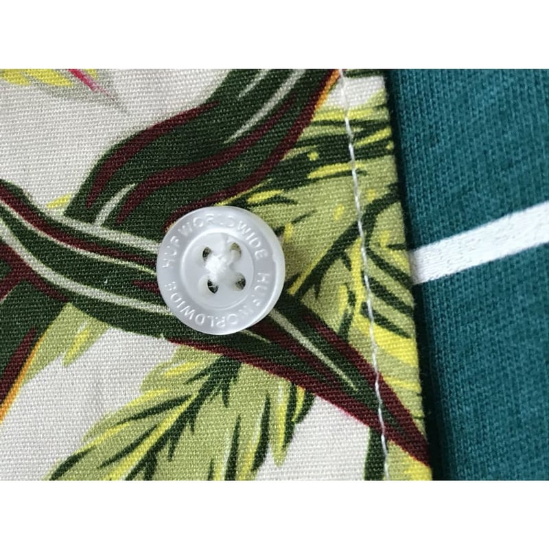 HUF ハフ 半袖 ボタンシャツ 総柄 アロハ PARAISO RESORT 刺しゅうロゴ
