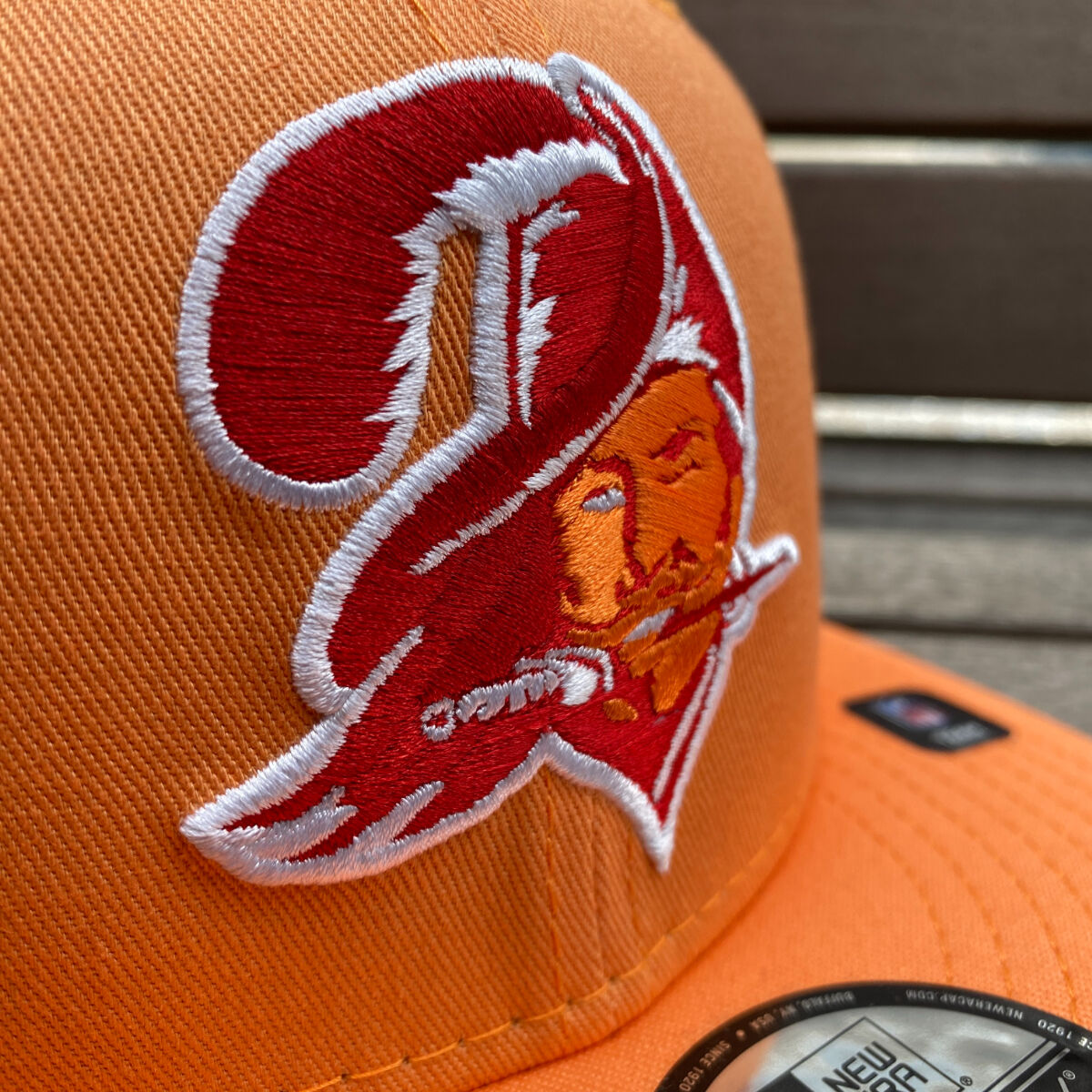 New Era/NFL タンパベイ・バッカニアーズ迷彩刺繍ロゴ スナップバック New Era/NFL タンパベイ・バッカニアーズ迷彩刺繍ロゴ スナップ