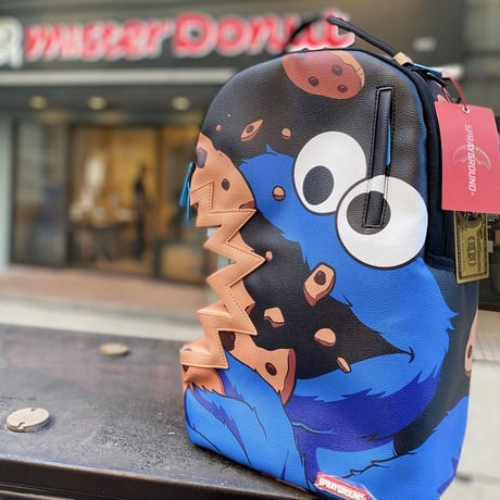 限定 SPRAYGROUND セサミストリート COOKIE SHARKBITE バックパック DLXV