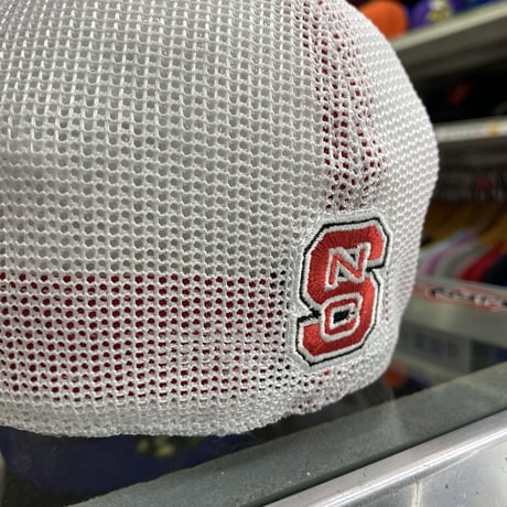 Adidas アディダス Collegiate ノースカロライナ州立大学 NC State Wolfpack ウルフパック メッシュキャップ