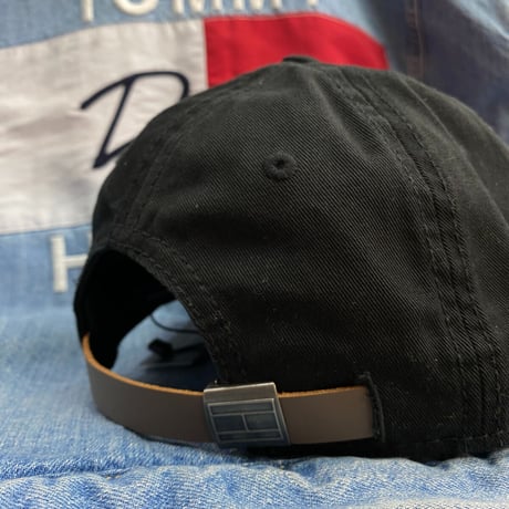 トミーヒルフィガー TOMMY HILFIGER レザーストラップバック キャップ  黒 クラシックロゴ