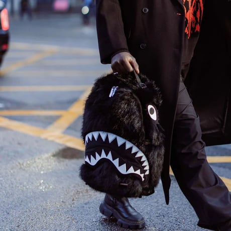 米国仕様 SPRAYGROUND スプレイグラウンド SFURZILLA SHARK BACKPACK ブラックファー バックパック (BKPK59)