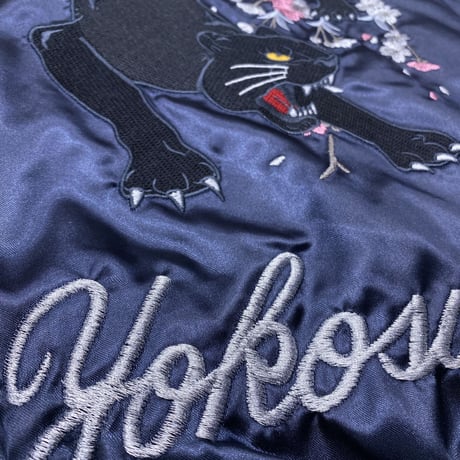 横須賀発祥 スカジャン Yokosuka刺繍入り SUKAJAN 黒豹 ブラックパンサー サテン地 紺 (SKJ62)