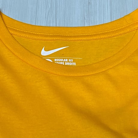 USAモデル NIKE ナイキ 半袖 Tシャツ レギュラーフィット オレンジ グラデーションロゴ (NK1)