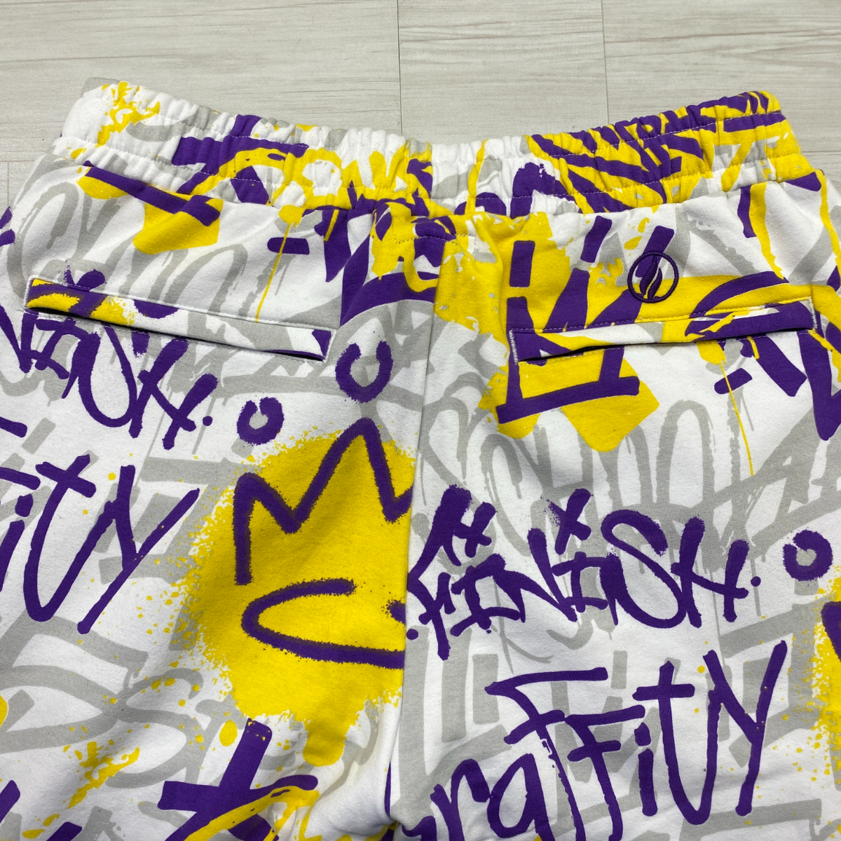 タグ付き美品NBA公式 FISLL レイカーズ LA Lakers セットアップ NBA公式 FISLL ロサンゼルス レイカーズ LA Lakers グラフィティ