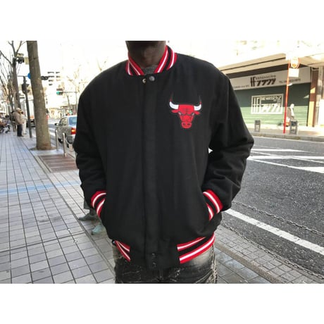 JHデザイン NBA シカゴ ブルズ Bulls 公式アイテム リバーシブル スタジアムジャンパー 黒 スタジャン バスケ