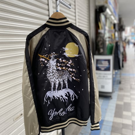 スカジャン  Yokosuka刺繍入り 横須賀発祥 SUKAJAN 刺繍 狼 ウルフ wolf 内ポケットあり 黒 (SKJ43)