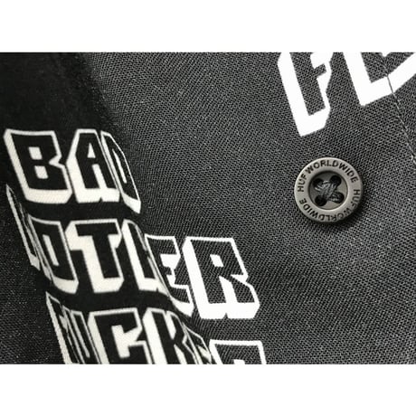 限定コラボ  HUF 半袖 ボタンシャツ 黒 パルプフィクション  バッドマザーファッカー 総柄 BAD MF