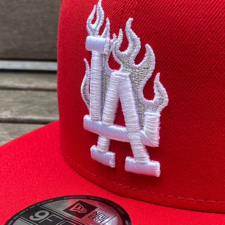 海外限定 9FIFTY ニューエラ LA Dodgers ロサンゼルス ドジャース スナップバックキャップ 炎 レッドフレイム (950-247)