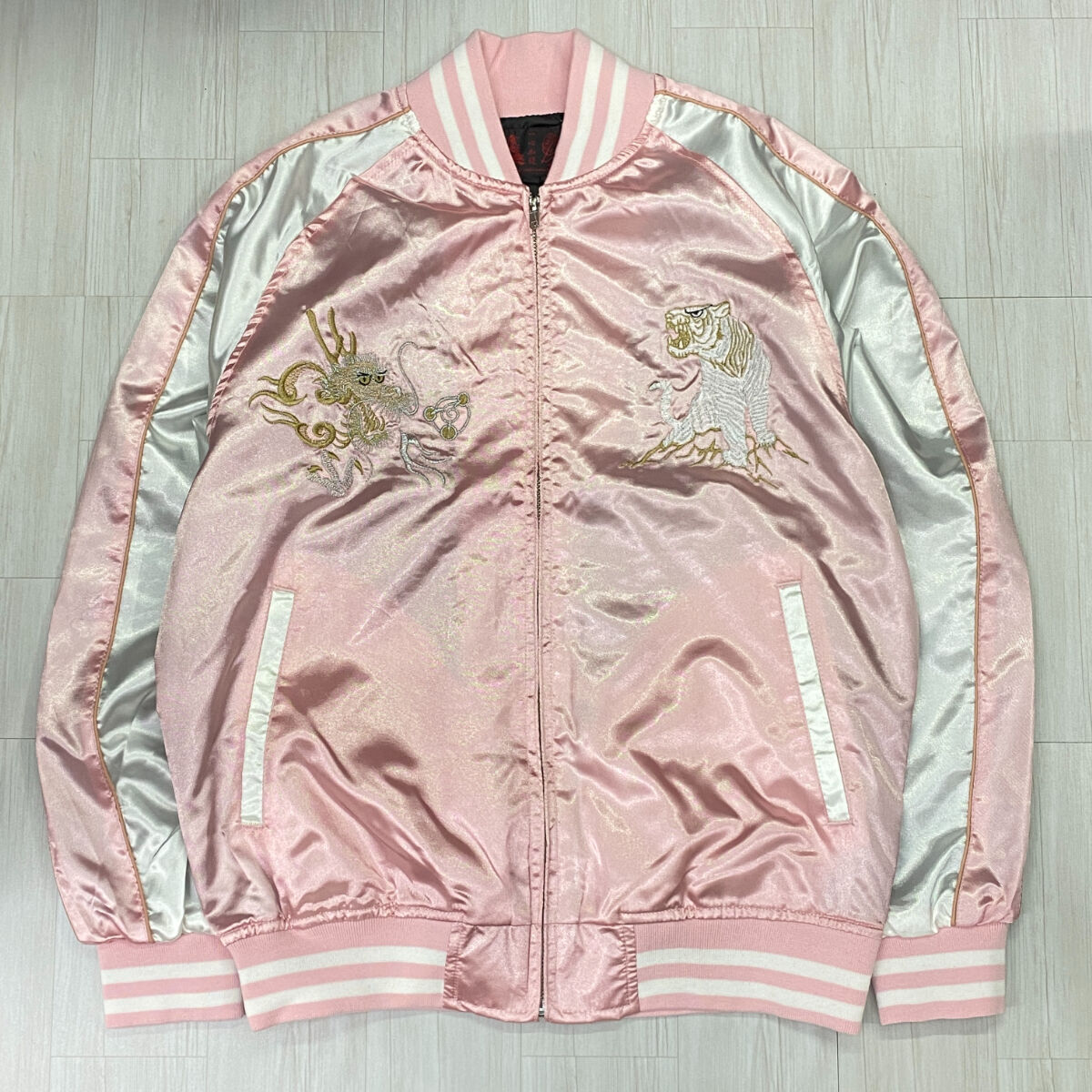 横須賀発祥 スカジャン Yokosuka刺繍入り SUKAJAN 龍虎 Tiger 横須賀発祥 スカジャン Yokosuka刺繍入り SUKAJAN 龍虎 Tiger