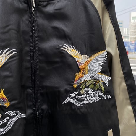 横須賀発祥 スカジャン Yokosuka刺繍入り SUKAJAN 鷹 Eagle 内ポケットあり サテン地 黒 (SKJ59)