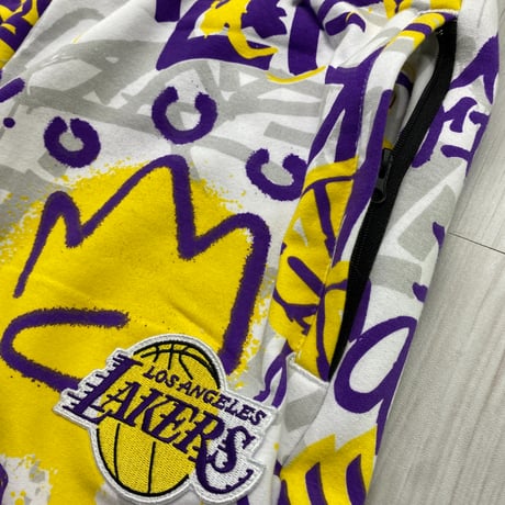 NBA公式 FISLL ロサンゼルス レイカーズ LA Lakers グラフィティ Graffiti セットアップ (R4W-SU6)