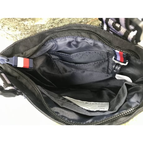 トミーヒルフィガー TOMMY HILFIGER クロスボディ THE SYDNEY 斜め掛け ボディバッグ 黒 ショルダー