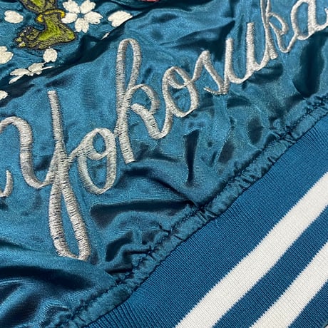 横須賀発祥 スカジャン Yokosuka刺繍入り SUKAJAN 風神雷神 RAIJIN サテン地 Lブルー (SKJ68)