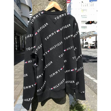 海外限定デザイン TOMMY HILFIGER トミーヒルフィガー 総柄 トレーナー 黒 ブラック スウェット クルーネック フラッグロゴ