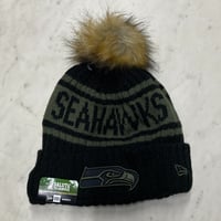 限定Salute to Service ニューエラ NEWERA ポンポン ニット帽 NFL シアトル シーホークス Seahawks (Beanie134)