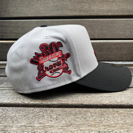 海外限定 Newera ニューエラ 9Forty Aフレーム ATL Braves アトランタ ブレーブス 30th Season In (940-230)