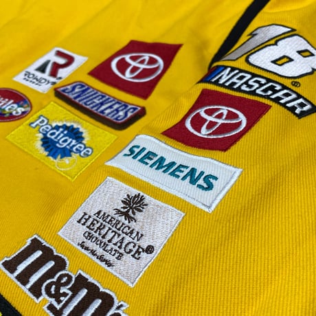 限定 NASCAR ナスカー JHデザイン M&M's レーシングジャケット 刺繍 KYLE BUSCH ゴールド (NSCR13)