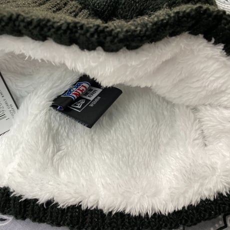 NEWERA ニューエラ NFL ラスベガス Raiders レイダース 黒 ニット帽 ポンポン付 ニットキャップ 金ラメ