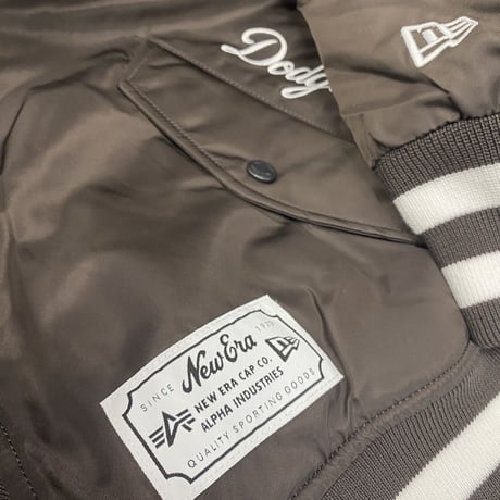 米国仕様 New Era ニューエラ Alpha Industries アルファインダストリーズ MLB LA ドジャース MA-1 ジャケット 茶