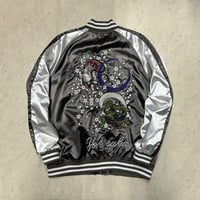 横須賀発祥 スカジャン Yokosuka刺繍入り SUKAJAN 風神雷神 RAIJIN サテン地 ガンメタ (SKJ63)