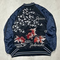 「Yokosuka刺繍入り」 横須賀発祥 SUKAJAN スカジャン 金魚 Goldfish スモークブルー (SKJ113)
