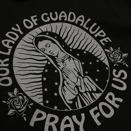 LA発 Our Lady 聖母 アンダーグラウンド グラフィック ヘビーウェイト Tシャツ Pray For Us (GTS40)
