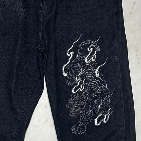 刺繍虎竹図 Japanese Tiger Embroidery Denim Jeans 和柄ブラックデニム (JNS89)