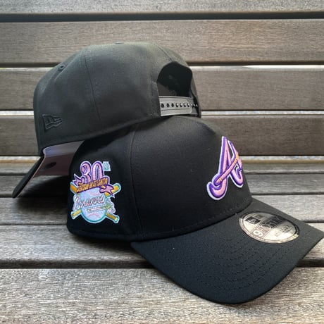 海外限定 Newera ニューエラ 9Forty Aフレーム Braves アトランタ ブレーブス 30th シーズンイン記念 キャップ (940-157)