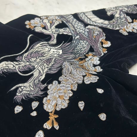 別珍 「Yokosuka刺繍入り」 横須賀発祥 SUKAJAN スカジャン 龍 Dragon ベルベット VELVET 黒 (SKJ3)