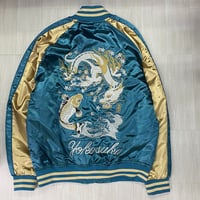 中綿入り Yokosuka刺繍入り スカジャン PUFF SUKAJAN 龍鯉 Dragon Carp 総刺繍 水色 (SKJ87)