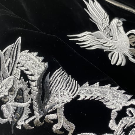 別珍 「Yokosuka刺繍入り」 横須賀発祥 SUKAJAN スカジャン 鷹 龍 HAWK ベルベット VELVET 黒 (SKJ102)