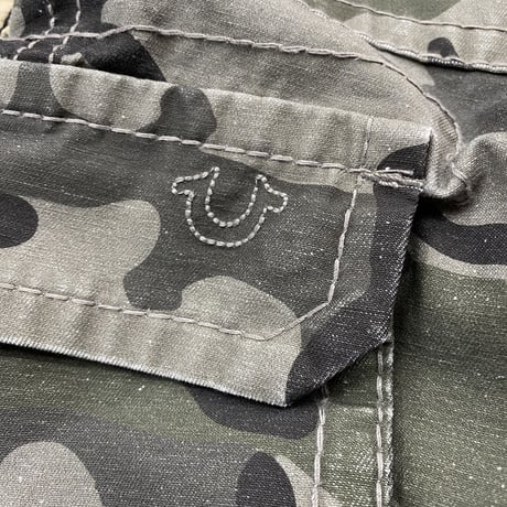 True Religion トゥルーレリジョン Camo BigT Cargo Shorts 迷彩 カーゴショートパンツ (SJNS39)
