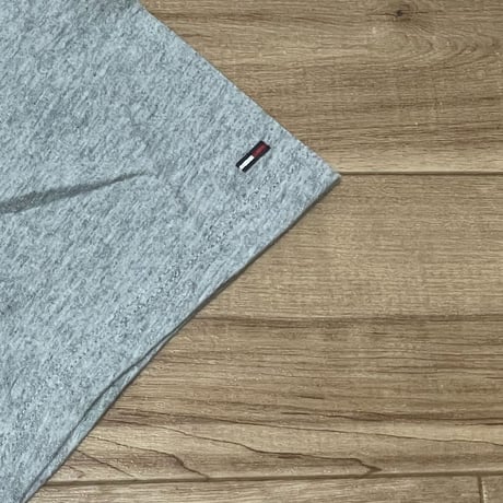 TOMMY JEANS トミージーンズ  半袖 Tシャツ Lock Upロゴ レギュラーフィット  グレー