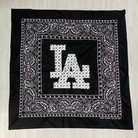 大判バンダナ LA ロサンゼルス モノグラム BIGロゴ ペイズリー Monogram Paisley 黒 (BNDN120)