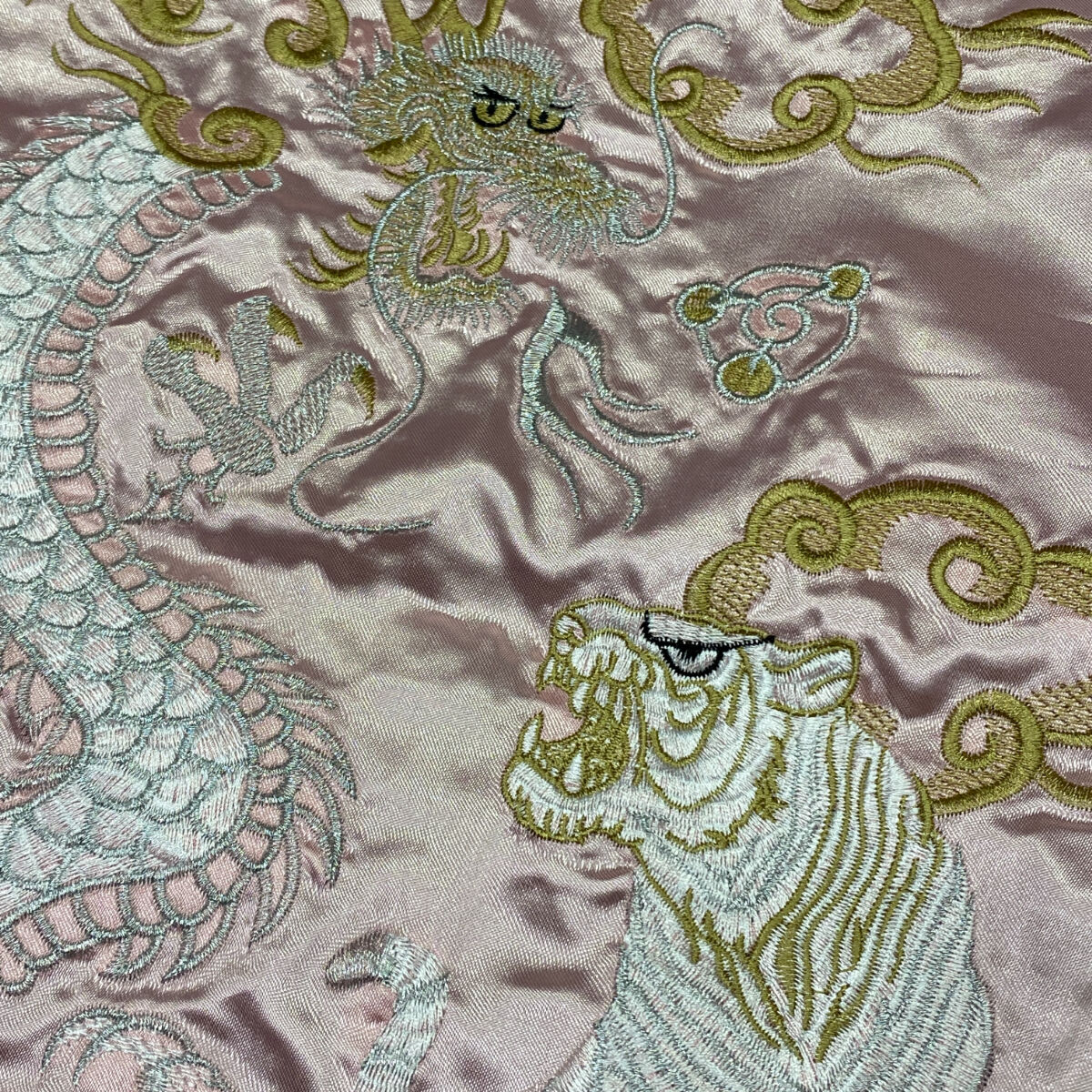 専用 横須賀　龍　虎　ドラゴン　タイガー　スカジャン　サテン　横須賀 横須賀発祥 スカジャン Yokosuka刺繍入り SUKAJAN 龍虎 Tiger