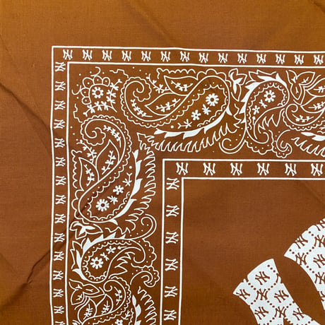 大判バンダナ NY ニューヨーク モノグラム BIGロゴ ペイズリー Monogram Paisley 茶 (BNDN110)