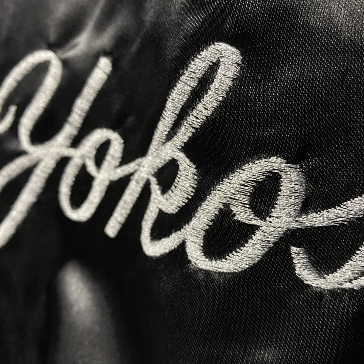 スペイン直輸入✳︎特大シージョ✳︎黒シャンパンゴールド刺繍 横須賀発祥 スカジャン Yokosuka刺繍 ビッグシルエット SUKAJAN