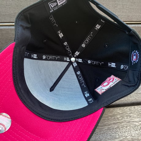 海外限定 Newera ニューエラ 9Forty Aフレーム LA Dodgers ドジャース キャップ 60th Anniv. 黒 ホットピンク (940-128)