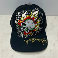USA仕様 Ed Hardy エドハーディ Embroidered Fire Skull 刺繍 スカル メッシュ トラッカーキャップ 黒 (EDC5)